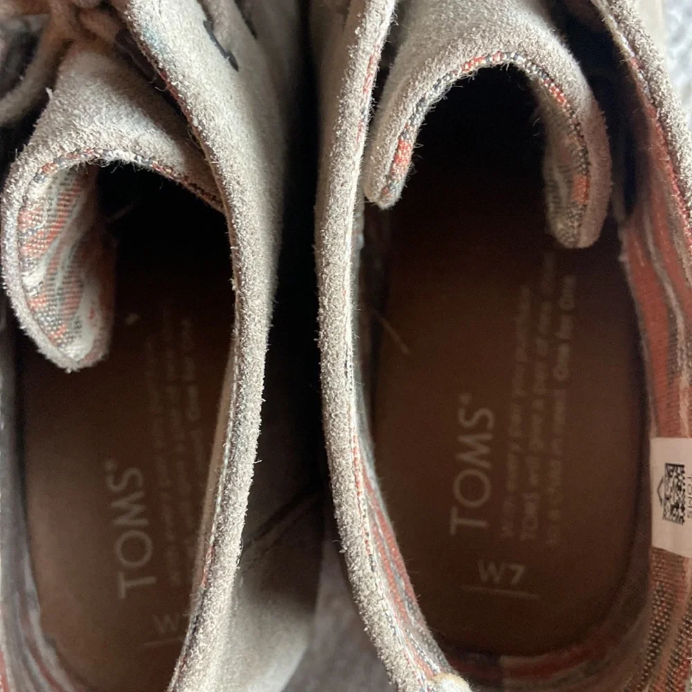 TOMS Booties - Picture 4 of 6